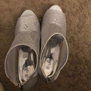 Silver wide shoes
